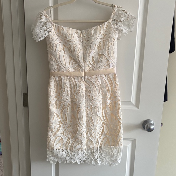 Chi Chi London Cream Lace Dress - Picture 6 of 8